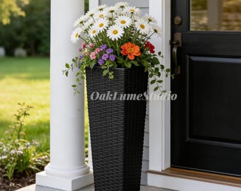 Juego de macetas de exterior de 81 cm de altura con 2 macetas de resina negra y maceta interior desmontable para plantas grandes como la sansevieria o la monstera. Resistente a la intemperie.