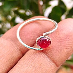 Anello in argento sterling con rubino rosso naturale, 1,50 grammi, gioiello fatto a mano.