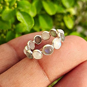 Naturlig rund månsten och labradorit ädelsten 925 sterlingsilver alliansring