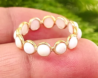 Natürlicher weißer Achat Edelstein Eternity Ring, Gold Plated Sterling Silber Band