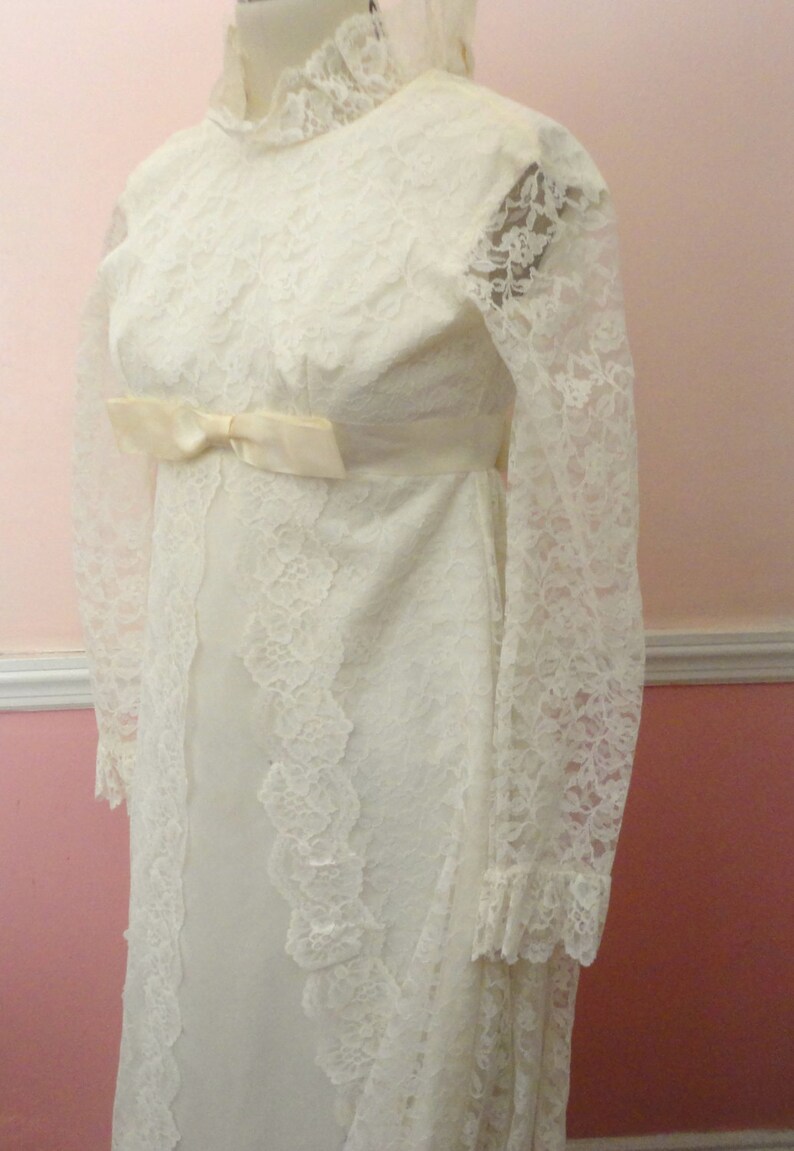 size 2 Lace Wedding Dress Vintage 60s Bridal Dress Long Lacy Retro Bride Dress White Lace Wedding Gown Wedding Gown with Train