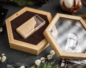 Puede incluir: Un juego de tres tazas de cerámica con un acabado moteado y mate. Las tazas son en tonos crema, gris claro y gris oscuro. Cada taza tiene un diseño simple y minimalista, ideal para café o té.