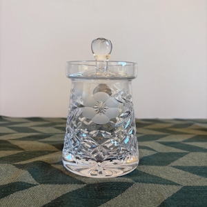 Magnifique pot à confiture/conserve en cristal de Tutbury - Cristal au plomb anglais - Pot en verre taillé - Motif floral gravé