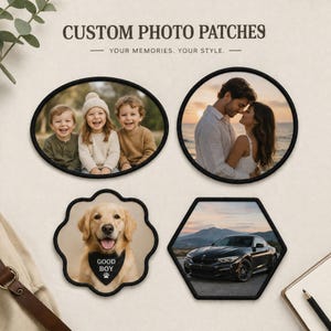 Peut inclure: Quatre écussons photo personnalisés avec des bordures noires, de formes ovale, circulaire, festonnée et hexagonale. Les écussons présentent un groupe de trois enfants, un couple à la plage, un golden retriever avec un bandana et une voiture de sport noire.