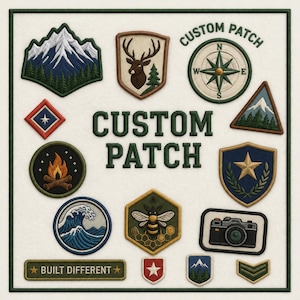 Peut inclure: Une collection d'écussons brodés présentant divers motifs, notamment des montagnes, un cerf, une boussole, un feu de camp, une vague, une abeille et un appareil photo. Le texte CUSTOM PATCH est centré, et le texte BUILT DIFFERENT figure sur un écusson rectangulaire.