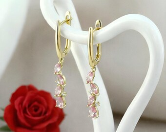 Brincos exclusivos hipoalergênicos banhados a ouro 14k com 42 mm de comprimento.