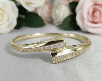 Exclusive Hypoallergenic unique 14k Gold Filled Bangle 3-15mm wide. Diameter: 60 mm (2.36")