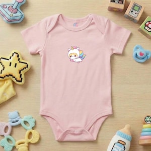 Grenouillère bio pour bébé caticorne kawaii | Combishort chat licorne pour bébé | Bébé chaton magique | Body bébé chat arc-en-ciel | Cadeau gaming respectueux de l'environnement
