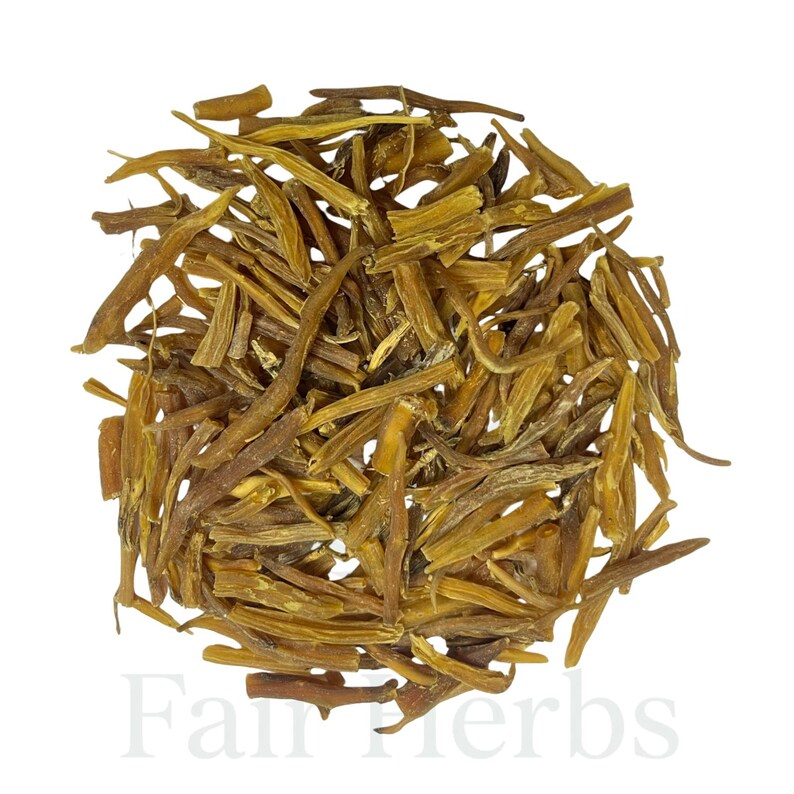 Finely ground Shatavari powder in a wooden bowl beside dried roots