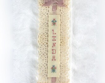 Vintage 1990s cream lace LINDA name bookmark, crochet and cross stitch, mauve ribbon, unopened