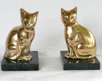 Vintage 1980s heavy brass cat bookends, black stone base, book case accessory, kitty statue
