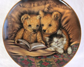 Vintage 1990s Bedtime Story collectible Franklin Mint plate by Sue Willis, teddy bears, kitten sleeping, story time, granny squares, gold