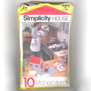 Vintage 1980s Simplicity House 124 chicken kitchen sewing pattern, hen apron, placemats, oven mitts, trivet, potholders, kitschy tea cozy image 2