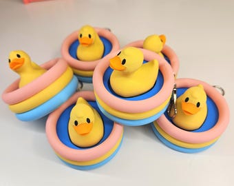 Llavero antiestrés con forma de pato de piscina impreso en 3D / Colgante para bolso con mecanismo de clic, juguete de verano
