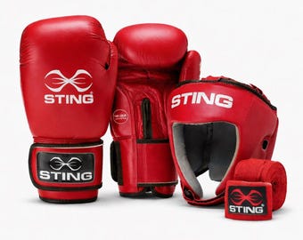 Set de boxeo Sting aprobado por la IBA para competición. Guantes de boxeo, protección para la cabeza y vendajes para las manos. Disponible en todos los tamaños.