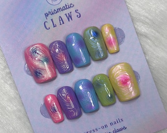 Set de uñas postizas de verano con textura cromada arcoíris