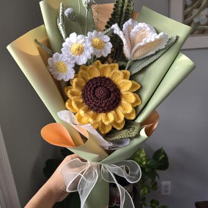 Handmade Crochet Flower Bouquet, Sunflower Daisies, Gift for her, Mother’s Day, Graduation flower