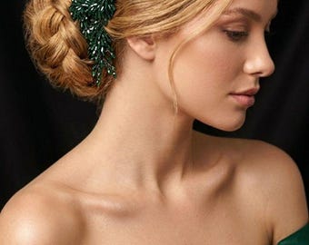 Tiara de noiva em formato de folha com miçangas verde-esmeralda, acessório de cabelo artesanal para casamento.