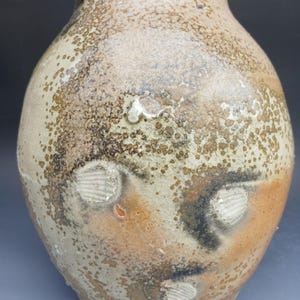 Mittelgroße Holzbrandvase, Shino-Glasur.