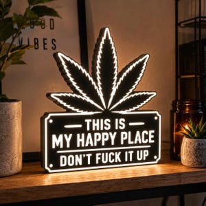 Caja de luz con forma de hoja de cannabis – Letrero LED "Este es mi lugar feliz" – Decoración de marihuana impresa en 3D – Lámpara divertida para la habitación de un fumador – Letrero original para escritorio o estante