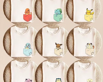 Koszulka z nadrukiem Pokemon Pocket Comfort Colors, spersonalizowana koszulka z postacią z anime, odzież z kieszonkowym potworem, top z Pikachu Eevee Squirtle, prezent dla gracza