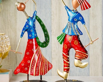 Danseuses gujarati en métal, pièce maîtresse de la décoration indienne