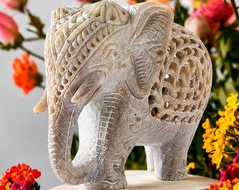 Figurines d'éléphant en pierre faites à la main en jali ou ajourées à partir d'un seul bloc de pierre de l'Inde, blanc, 12 cm, 10 cm