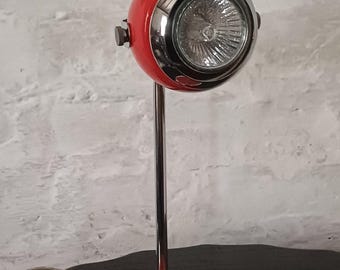 Atomic beady eye desk lamp