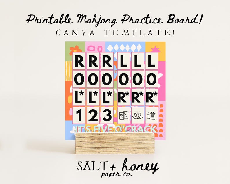 以下が含まれることがあります： 「Printable Mahjong Practice Board! CANVA TEMPLATE!」のテキストが入った、カラフルな印刷可能な麻雀練習ボード。ボードには文字と数字のグリッドがあり、木製のベースが付いています。画像の下部には「SALT + honey paper co.」の文字があります。