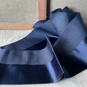 Geweldig lint! Frans vintage donkerblauw lint, breed