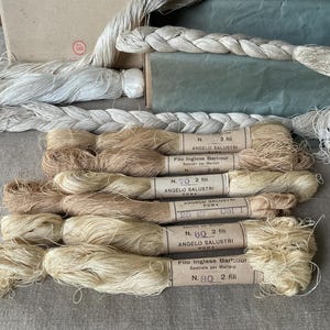 vintage grandes tranças de linha para renda e bordado, tons de branco e bege, A Salustri Roma, novelos em caixa de papelão, decoração shabby chic