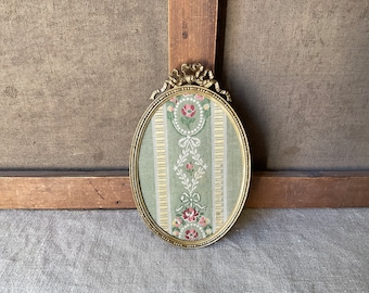 French vintage frame in golden bronze with ribbon and knot, 19th oval frame for photo, without glass, handmade, (can change the picture)