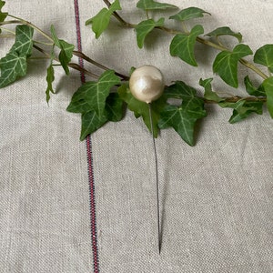 ancienne épingle à chapeau, boule en carton pâte nacré, Fait main