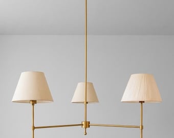 Lampadario moderno a sospensione in ottone a 3 luci, stile metà secolo, con paralume in tessuto.