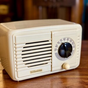 Vintage 1950s  B.F. Goodrich SD-75 Plaskon Tube Radio – Working – Canadian Antique Radio – Automobilia Collectible