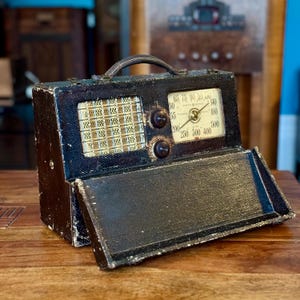 Vintage 1948 General Electric Suitcase Tube Radio – Fully Working GE Model 254 – Mid Century Portable Tube Radio – Retro Home Decor