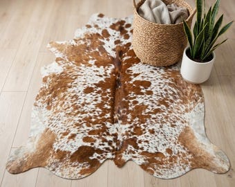 Alfombra auténtica de piel de vaca tricolor: Alfombra occidental natural marrón y blanca – Decoración rústica de granja