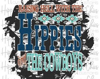 Op de afbeelding: Een zwart-wit distressed grafisch ontwerp met de tekst "Raising Hell With The Hippies and The Cowboys". De tekst is in een vet, blauw lettertype met rode en turquoise accenten.
