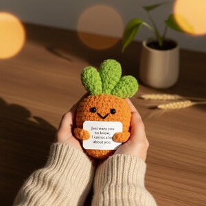 Cenoura de Crochê, Pelúcia de Lã com Afirmação Positiva, Presente de Incentivo, Acessório de Mesa para Colega de Trabalho