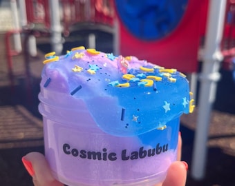 Slime Labubu Cósmico: Masa de Nube con Aroma Tropical y Estrellas Brillantes