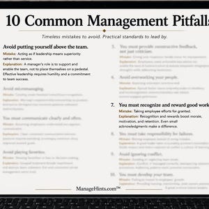 Könnte beinhalten: Ein Laptop-Bildschirm zeigt "10 Common Management Pitfalls". Der Text listet Fehler auf, die es zu vermeiden gilt, und praktische Standards zur Führung. Es enthält Punkte wie "Vermeiden Sie es, sich über das Team zu stellen".