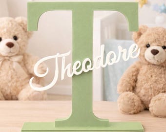 Letrero personalizado verde salvia con el nombre del bebé / Decoración neutra para la habitación del bebé, letra inicial personalizada