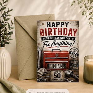 Könnte beinhalten: Eine rechteckige Geburtstagskarte mit einer roten Werkzeugkiste, einem Schraubenschlüssel und einem Kolben. Der Text lautet: HAPPY BIRTHDAY TO THE MAN WHO CAN Fix Anything! LEGEND SINCE 1974, BUILT TO WORK, MICHAEL und AGED TO 50 PERFECTION.