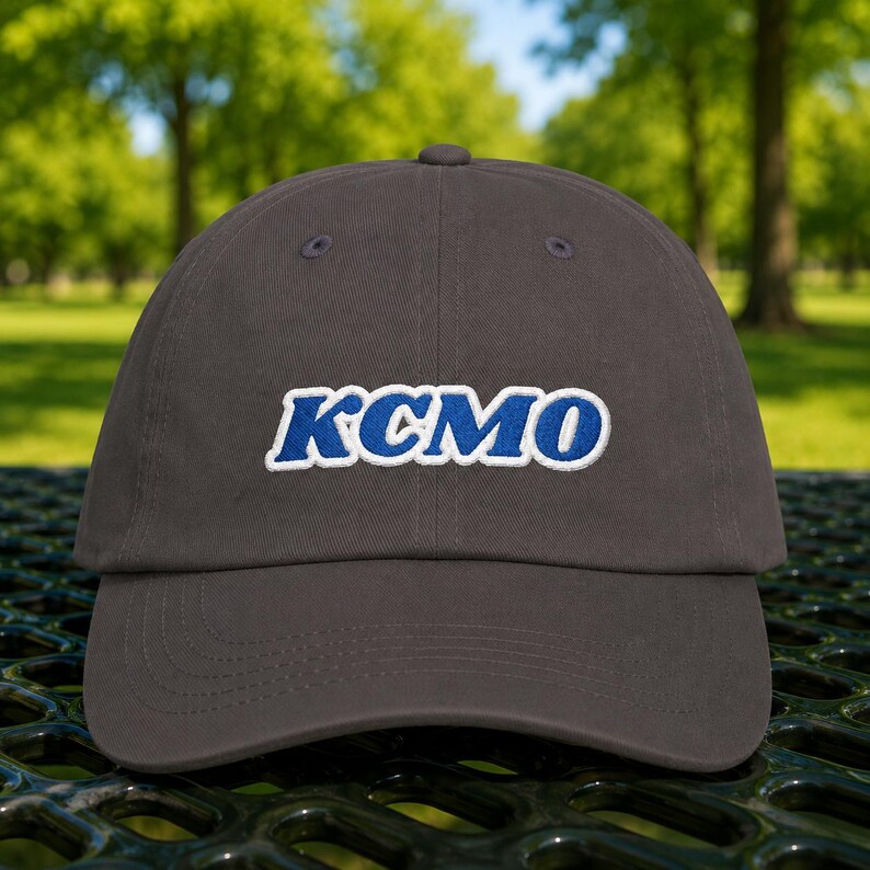 KCMO Kansas City Baseball Radio Script geborduurde Dad Cap | Retro Kansas City-hoed afbeelding 3