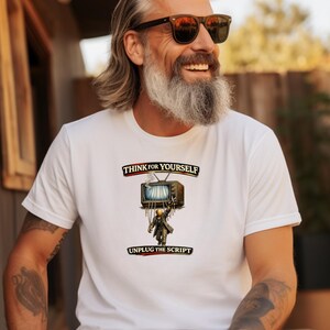 T-shirt Pensez-vous, Unplug The Script T-shirt graphique TV rétro Unplug The Script