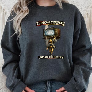 Pensez par vous-même - Unplug The Script - Chemise graphique rétro TV Unplug The Script