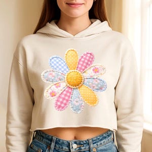 Sudadera corta con estampado de margaritas de patchwork falso, camiseta con estampado floral de primavera, top floral vintage, camiseta con patchwork cottagecore
