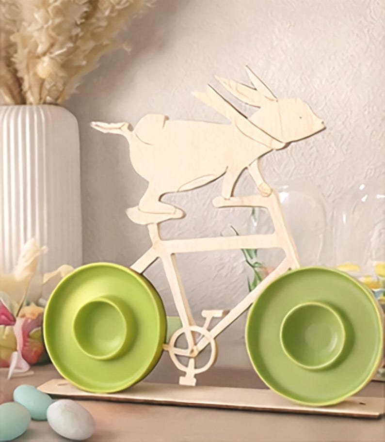 Moderne Tischdeko Ostern, Bunte Eierbecher, Deko Osterhase aus Holz, Sammlerstücke, Osterhase Fahrrad, Lustiger Osterhase, Osterdeko Tisch
