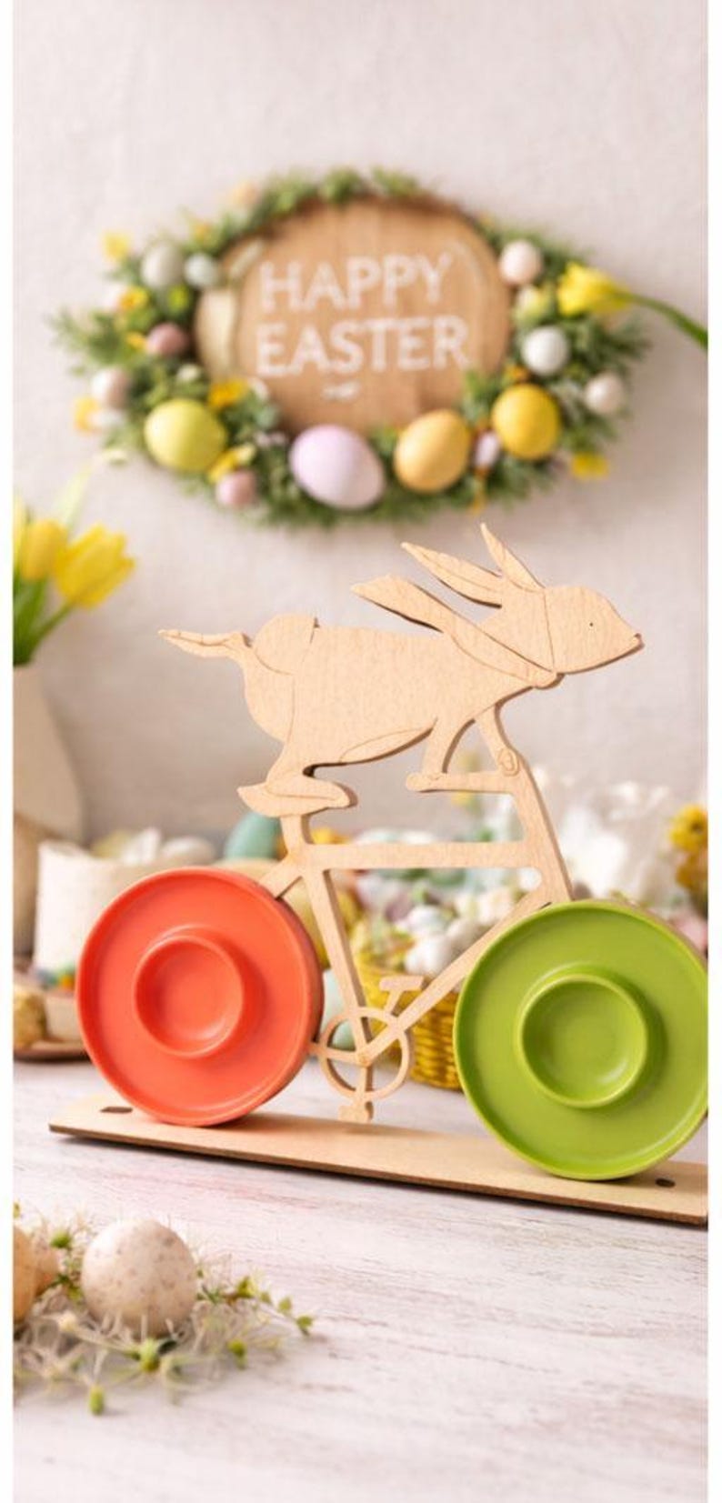 Moderne Tischdeko Ostern, Bunte Eierbecher, Deko Osterhase aus Holz, Sammlerstücke, Osterhase Fahrrad, Lustiger Osterhase, Osterdeko Tisch
