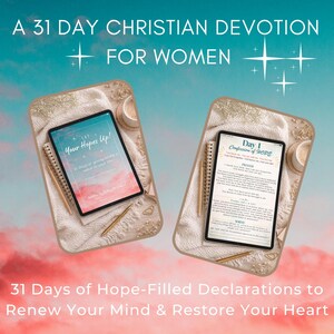 Puede incluir: Dos tabletas que muestran una devoción cristiana, con el texto "A 31 Day Christian Devotion For Women" y "Your Hopes Up!". La imagen incluye un cuaderno, un bolígrafo y elementos decorativos, promoviendo la esperanza y la renovación.